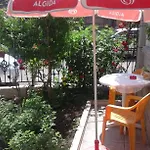 Kraybrezhna 3 Affittacamere