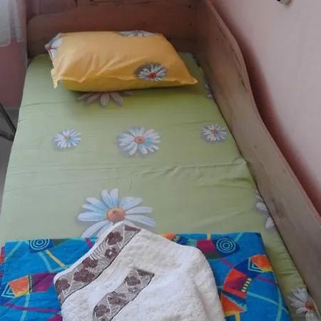 게스트하우스 Kraybrezhna 3 4*