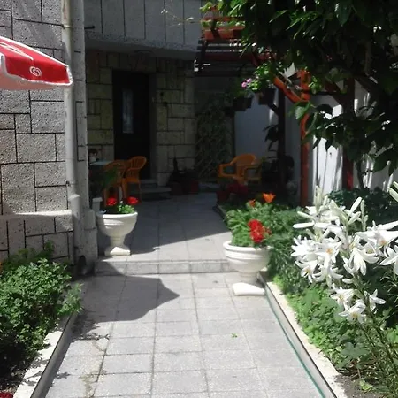 Kraybrezhna 3 게스트하우스